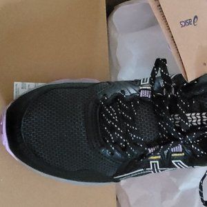 NEW IN BOX! ASICS Gel Venture 8 running shoes